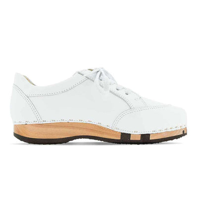 abby, clog sneakers damen mit biegsamer nachhaltiger holzsohle, farbe: weiss Uni, holzclogs woody, woody schuhe, woody shoes, handgemachte holzschuhe aus österreich, kärnten