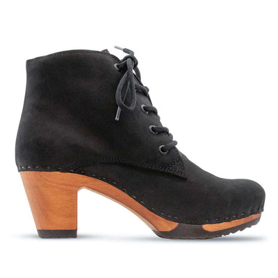 clogs damen anne woody holzschuhe. ankle boots gefüttert, damenstiefel, stiefel, damenclogs mit flexibler, biegsamer holzsohle. holzclogs, clogs damen knöchel stiefel, damen clogs mit fussbett. ankleboots holz schuhe, holzclog, holzschuhe kaufen.