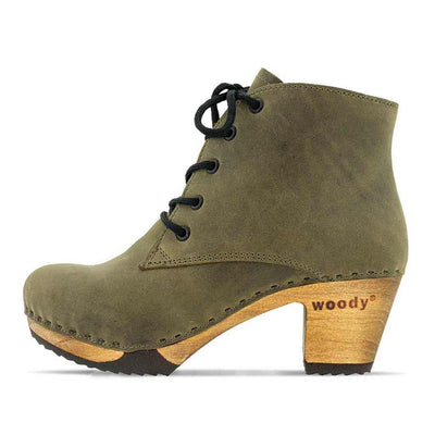 anne, clog ankle boot damen mit biegsamer nachhaltiger holzsohle, farbe: olivia (grün), holzclogs woody, woody schuhe, woody shoes, handgemachte holzschuhe aus österreich, kärnten