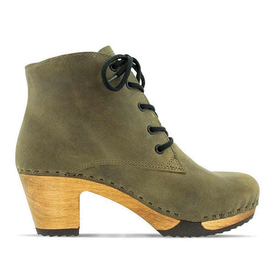 anne, clog ankle boot damen mit biegsamer nachhaltiger holzsohle, farbe: olivia (grün), holzclogs woody, woody schuhe, woody shoes, handgemachte holzschuhe aus österreich, kärnten