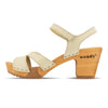 carmen, farbe: creme_clogs sandalen damen mit biegsamer nachhaltiger weidenholzsohle und knöchelriemchen, holzclogs woody, woody schuhe, woody shoes, handgemachte holzschuhe aus österreich, kärnten