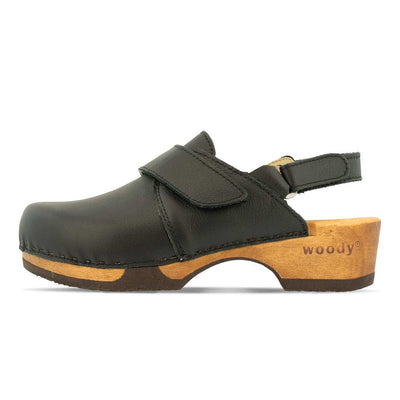 cornelia, farbe: schwarz_clogs damen, arbeitsschuh mit biegsamer nachhaltiger weidenholzsohle, holzclogs woody, woody schuhe, woody shoes, handgemachte holzschuhe aus österreich, kärnten