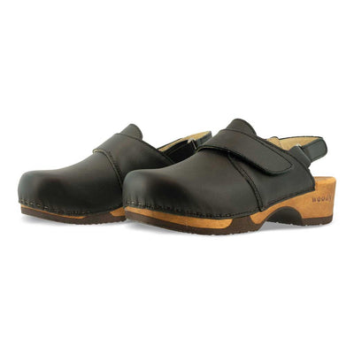 cornelia, farbe: schwarz_clogs damen, arbeitsschuh mit biegsamer nachhaltiger weidenholzsohle, holzclogs woody, woody schuhe, woody shoes, handgemachte holzschuhe aus österreich, kärnten