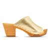 Elly Clogs Damen Pantolette von woody. elly, farbe: gold, clogs pantolette damen mit absatz mit biegsamer nachhaltiger weidenholzsohle, holzclogs woody, woody schuhe, woody shoes, handgemachte holzschuhe aus österreich, kärnten