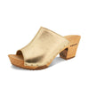 Elly Clogs Damen Pantolette von woody. elly, farbe: gold, clogs pantolette damen mit absatz mit biegsamer nachhaltiger weidenholzsohle, holzclogs woody, woody schuhe, woody shoes, handgemachte holzschuhe aus österreich, kärnten