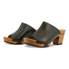 Elly Clogs Damen i9n schwarz. Damen Pantolette von woody. elly, farbe: schwarz, clogs pantolette damen mit absatz mit biegsamer nachhaltiger weidenholzsohle, holzclogs woody, woody schuhe, woody shoes, handgemachte holzschuhe aus österreich, kärnten