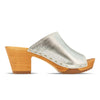 Elly Clogs Damen Pantolette von woody. elly, farbe: silber, clogs pantolette damen mit absatz mit biegsamer nachhaltiger weidenholzsohle, holzclogs woody, woody schuhe, woody shoes, handgemachte holzschuhe aus österreich, kärnten