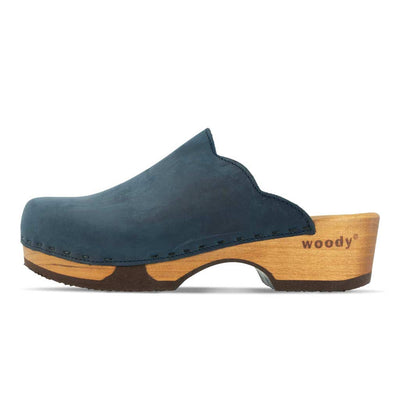 emma, farbe: avion (dunkelblau)_clogs damen mit biegsamer nachhaltiger weidenholzsohle, holzclogs woody, woody schuhe, woody shoes, handgemachte holzschuhe aus österreich, kärnten