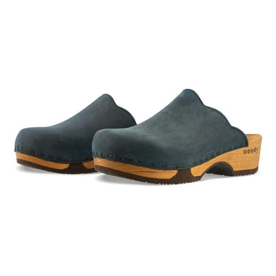 emma, farbe: avion (dunkelblau)_clogs damen mit biegsamer nachhaltiger weidenholzsohle, holzclogs woody, woody schuhe, woody shoes, handgemachte holzschuhe aus österreich, kärnten