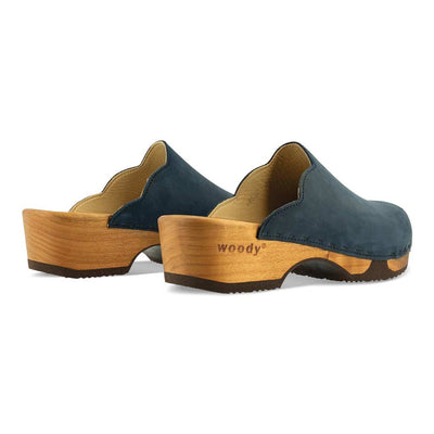 emma, farbe: avion (dunkelblau)_clogs damen mit biegsamer nachhaltiger weidenholzsohle, holzclogs woody, woody schuhe, woody shoes, handgemachte holzschuhe aus österreich, kärnten