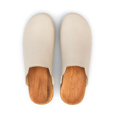 emma, farbe: creme, clogs damen mit biegsamer nachhaltiger weidenholzsohle, holzclogs woody, woody schuhe, woody shoes, handgemachte holzschuhe aus österreich, kärnten