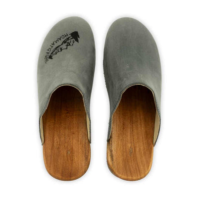 emma hoamatgfühl, farbe: jeans (grau)_clogs damen mit biegsamer nachhaltiger weidenholzsohle, holzclogs woody, woody schuhe, woody shoes, handgemachte holzschuhe aus österreich, kärnten