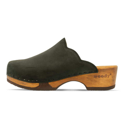 emma, farbe: nero alias schwarz_clogs damen mit biegsamer nachhaltiger weidenholzsohle, holzclogs woody, woody schuhe, woody shoes, handgemachte holzschuhe aus österreich, kärnten