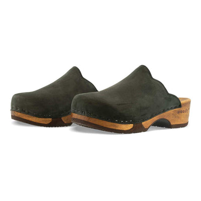 emma, farbe: nero alias schwarz_clogs damen mit biegsamer nachhaltiger weidenholzsohle, holzclogs woody, woody schuhe, woody shoes, handgemachte holzschuhe aus österreich, kärnten