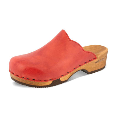 emma, farbe: rosso (rot)_clogs damen mit biegsamer nachhaltiger weidenholzsohle, holzclogs woody, woody schuhe, woody shoes, handgemachte holzschuhe aus österreich, kärnten