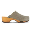 emma, farbe: sand_clogs damen mit biegsamer nachhaltiger weidenholzsohle, holzclogs woody, woody schuhe, woody shoes, handgemachte holzschuhe aus österreich, kärnten