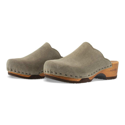 emma, farbe: sand_clogs damen mit biegsamer nachhaltiger weidenholzsohle, holzclogs woody, woody schuhe, woody shoes, handgemachte holzschuhe aus österreich, kärnten