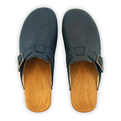 erika, farbe: avion alias blau_clogs damen mit biegsamer nachhaltiger weidenholzsohle, holzclogs woody, woody schuhe, woody shoes, handgemachte holzschuhe aus österreich, kärnten