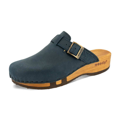 erika, farbe: avion alias blau_clogs damen mit biegsamer nachhaltiger weidenholzsohle, holzclogs woody, woody schuhe, woody shoes, handgemachte holzschuhe aus österreich, kärnten