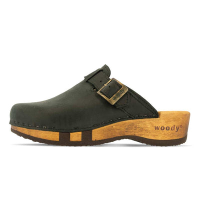 erika, farbe: nero alias schwarz_clogs damen mit biegsamer nachhaltiger weidenholzsohle, holzclogs woody, woody schuhe, woody shoes, handgemachte holzschuhe aus österreich, kärnten