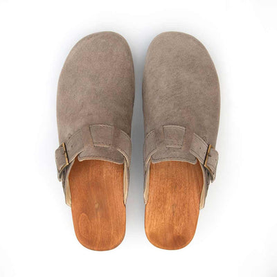 erika, farbe: sand alias warm gray_clogs damen mit biegsamer nachhaltiger weidenholzsohle, holzclogs woody, woody schuhe, woody shoes, handgemachte holzschuhe aus österreich, kärnten