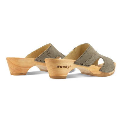 fiona-farbe: sand alias warm grey, pantoletten clogs damen mit biegsamer nachhaltiger Holzsohle,holzclogs woody, woody schuhe, woody shoes, handgemachte holzschuhe aus österreich, kärnten