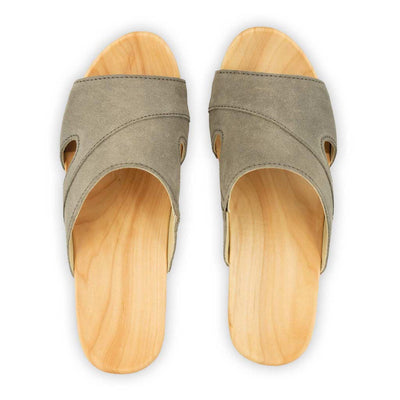 fiona-farbe: sand alias warm grey, pantoletten clogs damen mit biegsamer nachhaltiger Holzsohle,holzclogs woody, woody schuhe, woody shoes, handgemachte holzschuhe aus österreich, kärnten