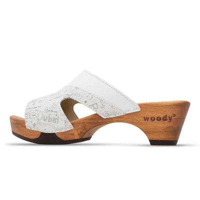 fiona-farbe: treveller blanco(weiss mit städte-print), pantoletten clogs damen mit biegsamer nachhaltiger Holzsohle,holzclogs woody, woody schuhe, woody shoes, handgemachte holzschuhe aus österreich, kärnten