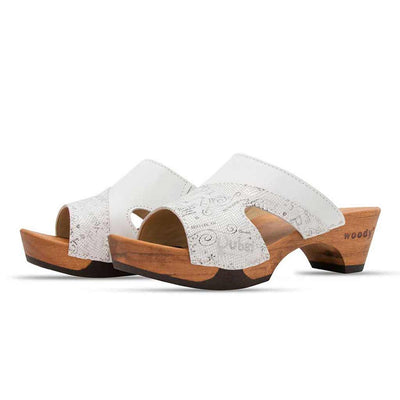 fiona-farbe: treveller blanco(weiss mit städte-print), pantoletten clogs damen mit biegsamer nachhaltiger Holzsohle,holzclogs woody, woody schuhe, woody shoes, handgemachte holzschuhe aus österreich, kärnten