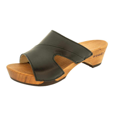 fiona-farbe: schwarz, pantoletten clogs damen mit biegsamer nachhaltiger Holzsohle,holzclogs woody, woody schuhe, woody shoes, handgemachte holzschuhe aus österreich, kärnten