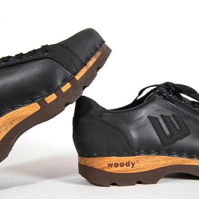 jack, clog sneakers für herren mit biegsamer nachhaltiger holzsohle, farbe: nero-schwar (nappa-glattleder), holzclogs woody, woody schuhe, woody shoes, handgemachte holzschuhe aus österreich, kärnten