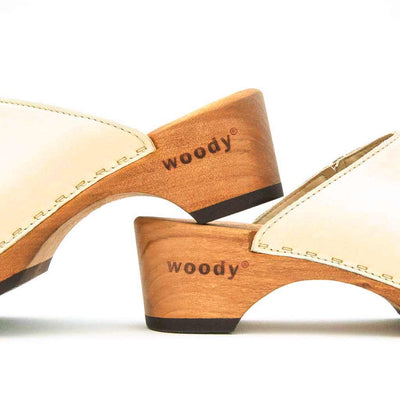 katharina, clogs damen mit biegsamer nachhaltiger holzsohle, farbe: creme, holzclogs woody, woody schuhe, woody shoes, handgemachte holzschuhe aus österreich, kärnten