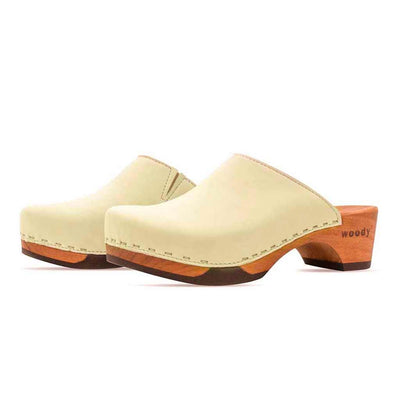 katharina, clogs damen mit biegsamer nachhaltiger holzsohle, farbe: creme, holzclogs woody, woody schuhe, woody shoes, handgemachte holzschuhe aus österreich, kärnten