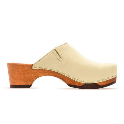 katharina, clogs damen mit biegsamer nachhaltiger holzsohle, farbe: creme, holzclogs woody, woody schuhe, woody shoes, handgemachte holzschuhe aus österreich, kärnten