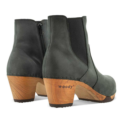 lara-farbe: grigio (dunkelgrau)_clog boots damen mit biegsamer nachhaltiger Weidenholzsohle-holzclogs woody, woody schuhe, woody shoes, handgemachte holzschuhe aus österreich, kärnten