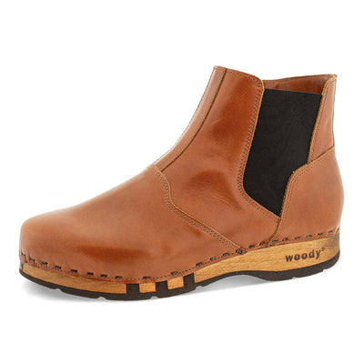 Louis Herrenclogs, Herrenclog von woody Schuhe. Clogs mit biegsamer Holzsohle und Holzfußbett. Herrenclogs, Holzclogs kaufen. Clogs online bestellen, Farbe: Cognac (mittelbraun)