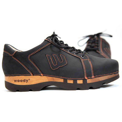 luca, sneakers clogs herren mit biegsamer nachhaltiger holzsohle, der bestseller, farbe: nero bronze (schwarz mit bronze nähten), holzclogs woody, woody schuhe, woody shoes, handgemachte holzschuhe aus österreich, kärnten