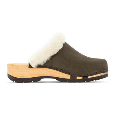 marie, gefütterter damen clog mit biegsamer nachhaltiger holzsohle, lammfellfutter und kragen, farbe: cioccolato (braun), holzclogs woody, woody schuhe, woody shoes, handgemachte holzschuhe aus österreich, kärnten