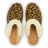 marie, gefütterter damen clog mit biegsamer nachhaltiger holzsohle, lammfellfutter und kragen, farbe: leopard (druck), holzclogs woody, woody schuhe, woody shoes, handgemachte holzschuhe aus österreich, kärnten