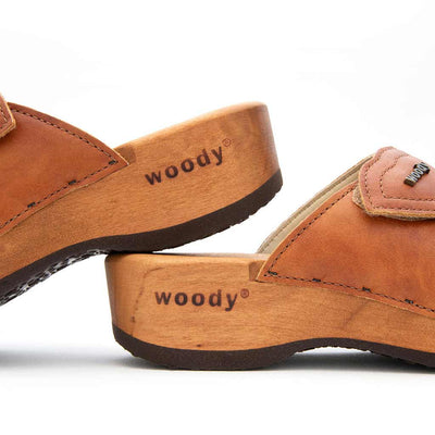 melanie, pantoletten clogs damen mit biegsamer nachhaltiger holzsohle, der bestseller, farbe: safor (braun), holzclogs woody, woody schuhe, woody shoes, handgemachte holzschuhe aus österreich, kärnten