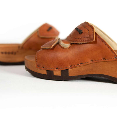 melanie, pantoletten clogs damen mit biegsamer nachhaltiger holzsohle, der bestseller, farbe: safor (braun), holzclogs woody, woody schuhe, woody shoes, handgemachte holzschuhe aus österreich, kärnten