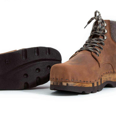 MORITZ-clog-boots-stiefel-herren-mit-biegsamer-nachhaltiger-holzsohle-farbe: tabacco-braun-holzclogs-woody-schuhe-woody shoes-handgemachte-holzschuhe-aus-österreich-kärnten