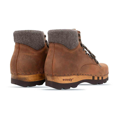 MORITZ-clog-boots-stiefel-herren-mit-biegsamer-nachhaltiger-holzsohle-farbe: tabacco-braun-holzclogs-woody-schuhe-woody shoes-handgemachte-holzschuhe-aus-österreich-kärnten