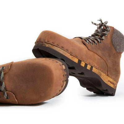 MORITZ-clog-boots-stiefel-herren-mit-biegsamer-nachhaltiger-holzsohle-farbe: tabacco-braun-holzclogs-woody-schuhe-woody shoes-handgemachte-holzschuhe-aus-österreich-kärnten