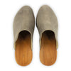 nina, clogs damen mit absatz und biegsamer nachhaltiger holzsohle, der bestseller, farbe: sand-warm_grey, holzclogs woody, woody schuhe, woody shoes, handgemachte holzschuhe aus österreich, kärnten