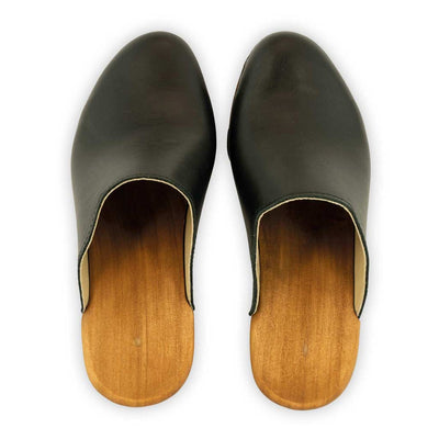 nina, clogs damen mit absatz und biegsamer nachhaltiger holzsohle, der bestseller, holzclogs woody, woody schuhe, woody shoes, handgemachte holzschuhe aus österreich, kärnten, farbe: schwarz, glattleder