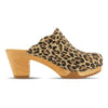 nina, clogs damen mit absatz und biegsamer nachhaltiger holzsohle, der bestseller, holzclogs woody, woody schuhe, woody shoes, handgemachte holzschuhe aus österreich, kärnten, farbe: wildcat (animal print - leo)