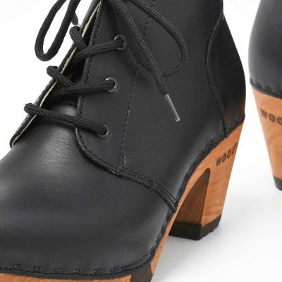 nora Stiefelette woddy Schuhe. Damen Stiefeletten kaufen, clog boots damen stiefel mit biegsamer nachhaltiger holzsohle. Damenclogs, Damen Clogs - Clogs Damen. Holzschuhe für Damen, Damen Clogs, Holzclogs, Damen Pantoletten mit Holzsohle. Holz Schuhe, Clog, Farbe: Nero Glattleder (schwarz)