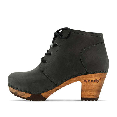 nora Stiefelette woddy Schuhe. Damen Stiefeletten kaufen, clog boots damen stiefel mit biegsamer nachhaltiger holzsohle. Damenclogs, Damen Clogs - Clogs Damen. Holzschuhe für Damen, Damen Clogs, Holzclogs, Damen Pantoletten mit Holzsohle. Holz Schuhe, Clog, Farbe: nero (nabuk schwarz)