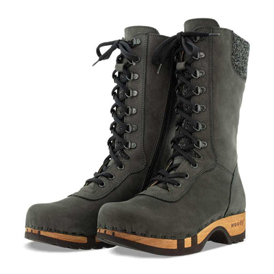 Ramona von woody Schuhe. Damen Stiefel mit hohem Schaft bestellen. Holzclog Stiefel. Holzstiefel. Stiefel für Damen handgemacht. Handgemachte Stiefel kaufen., farbe: grigioRamona von woody Schuhe. Damen Stiefel mit hohem Schaft bestellen. Holzclog Stiefel. Holzstiefel. Stiefel für Damen handgemacht. Handgemachte Stiefel kaufen., farbe: grigio (grau)